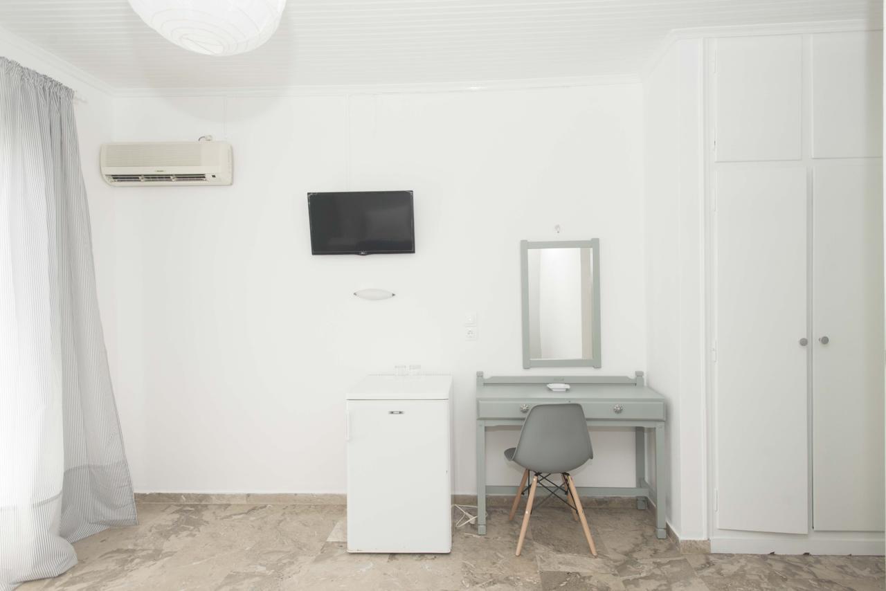 Hotel Finikas Метоні Екстер'єр фото