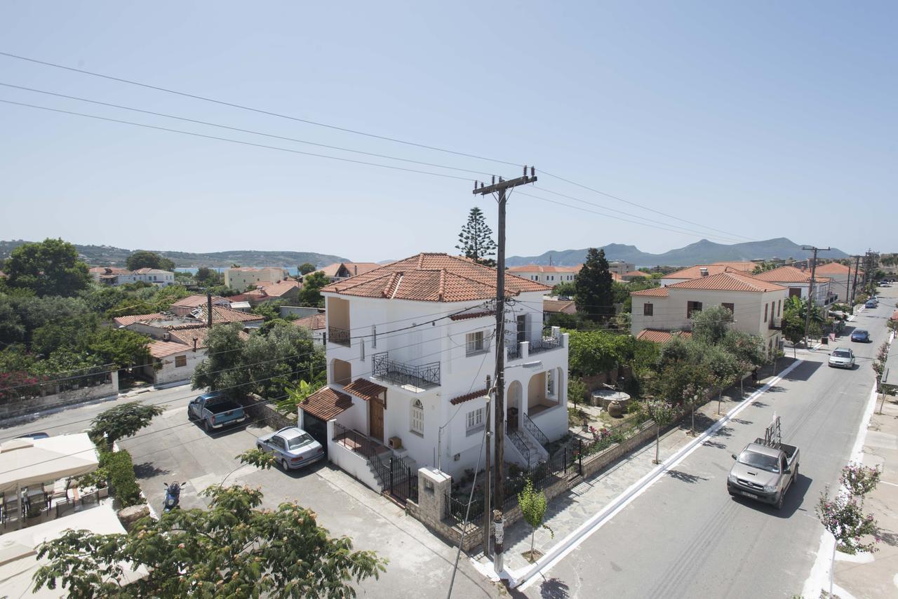 Hotel Finikas Метоні Екстер'єр фото
