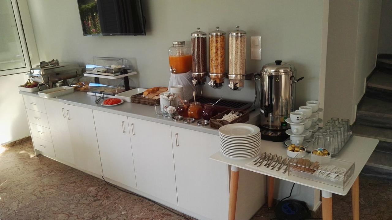 Hotel Finikas Метоні Екстер'єр фото