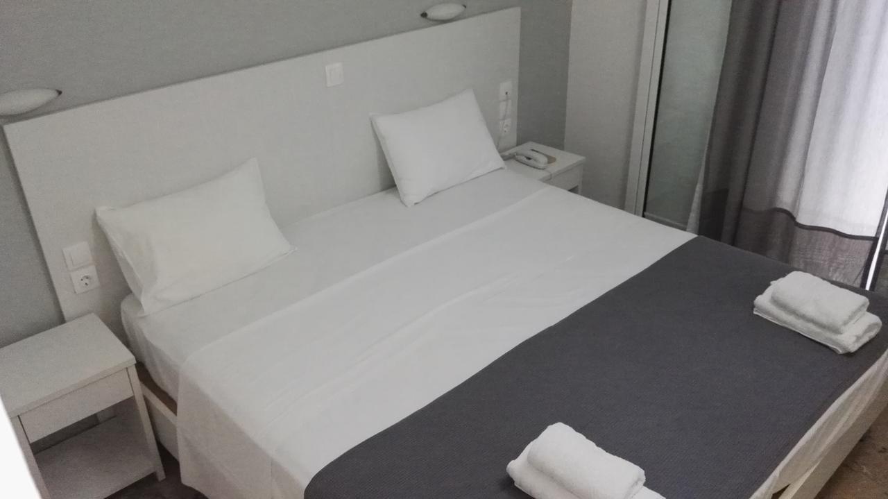 Hotel Finikas Метоні Екстер'єр фото